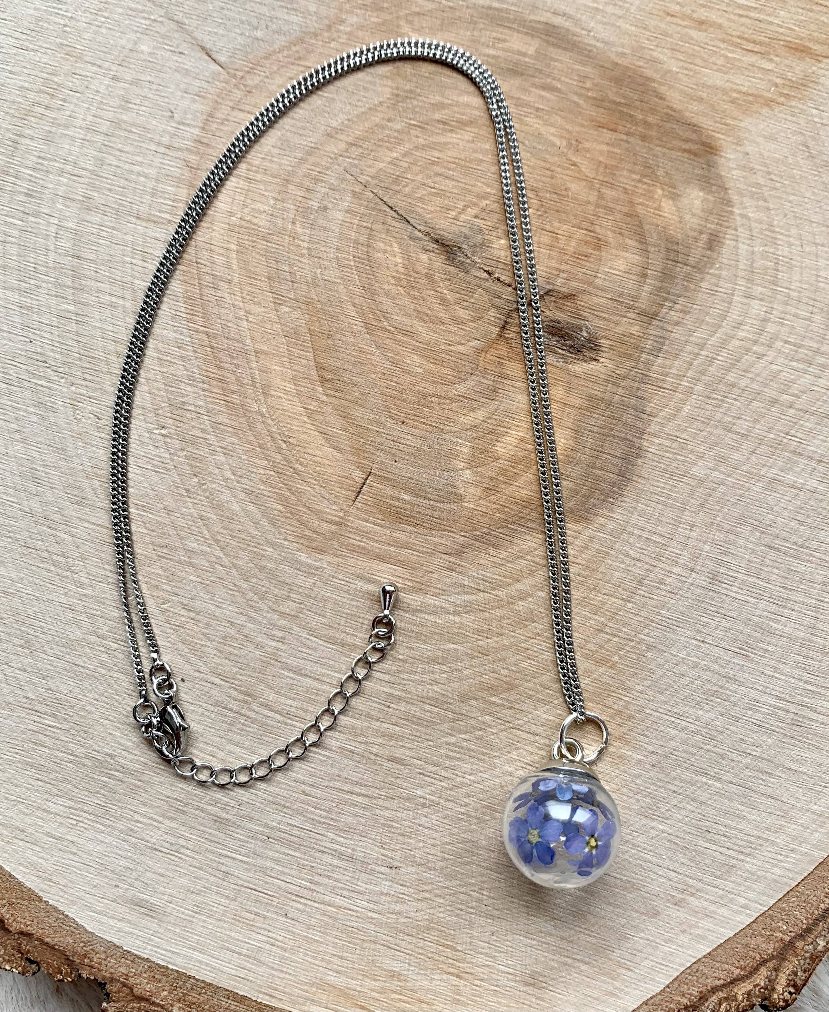 Madame Cousette - Vente Colliers à pendentif - Collier fleur séchée Myosotis sphère doré ou argenté8