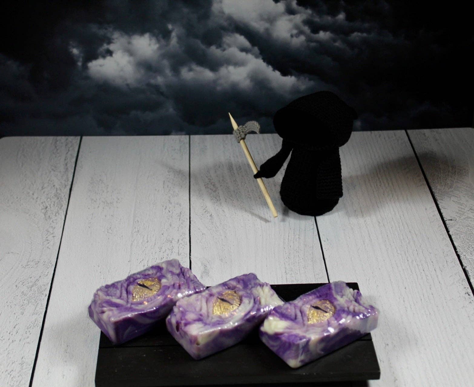 Wicked Bubbles LLC - Vente Pains de savon - Œil de dragon violet5