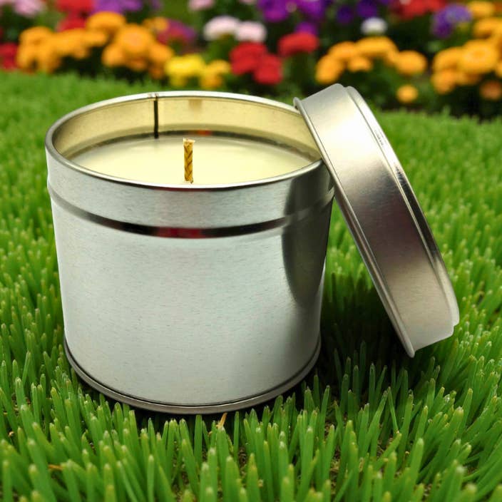 Frisch geschnittenes Gras Weißes Etikett Sojawachs-Dosenkerze für den Großhandel von Lunar Fragrances