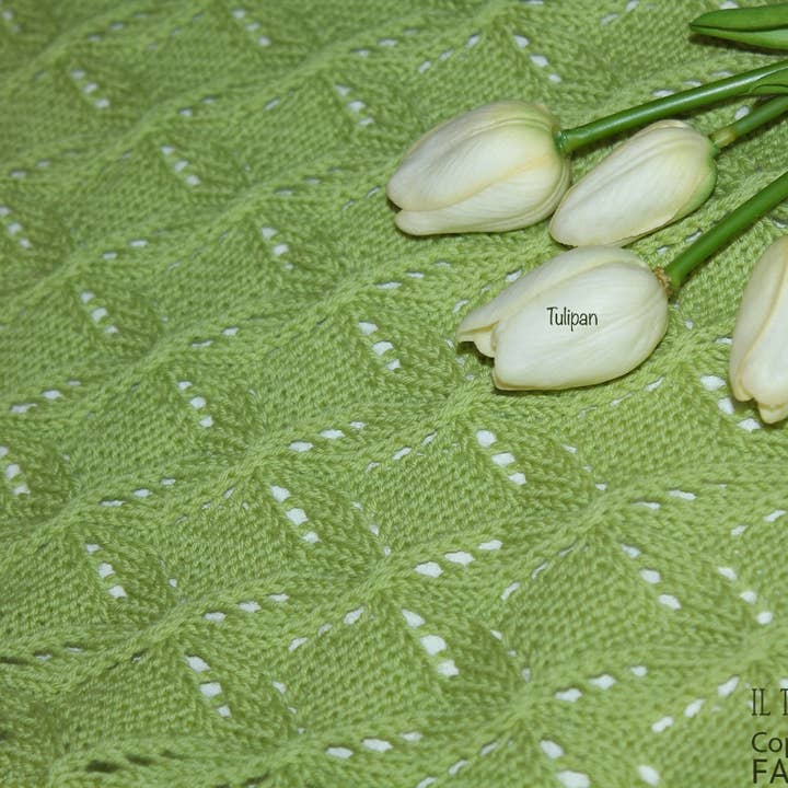 Couverture pour Nouveau-né/e Pure Laine Verte Tulipan - Fait main pour la vente par Il Tocco di Minerva