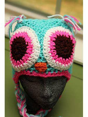 Uglehæklet hat med ekstra store øjne for engroshandel hos Mad Hatter Farm