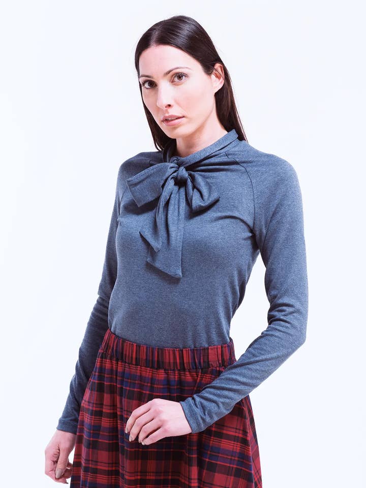 Raglan sweater with blue bow for wholesale by ELENELEN SRL