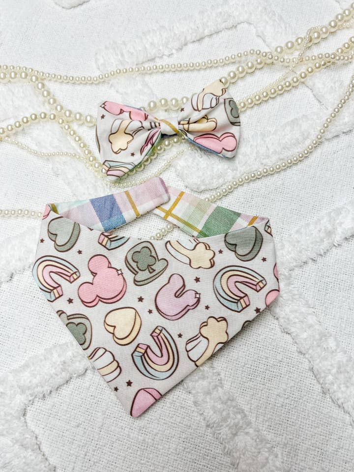 Bandana réversible pour chien Lucky Charm, foulard à carreaux pour animaux de compagnie pour les fêtes pour la vente par StellaLoo