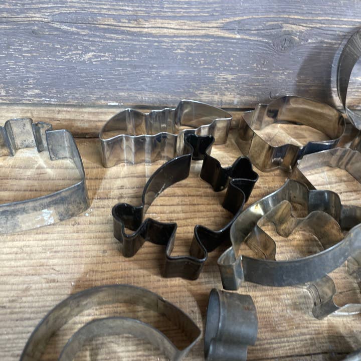 My Amigos Imports - Wholesale Cookie Cutter - Vintage Old Cookie Cutters-Farmhouse-Tin Cutter-ER-Assorted7