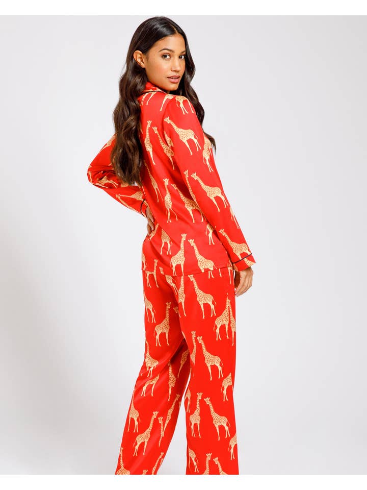 Rouge Ensemble de pyjama long à imprimé girafe rouge satiné en vente sur Faire