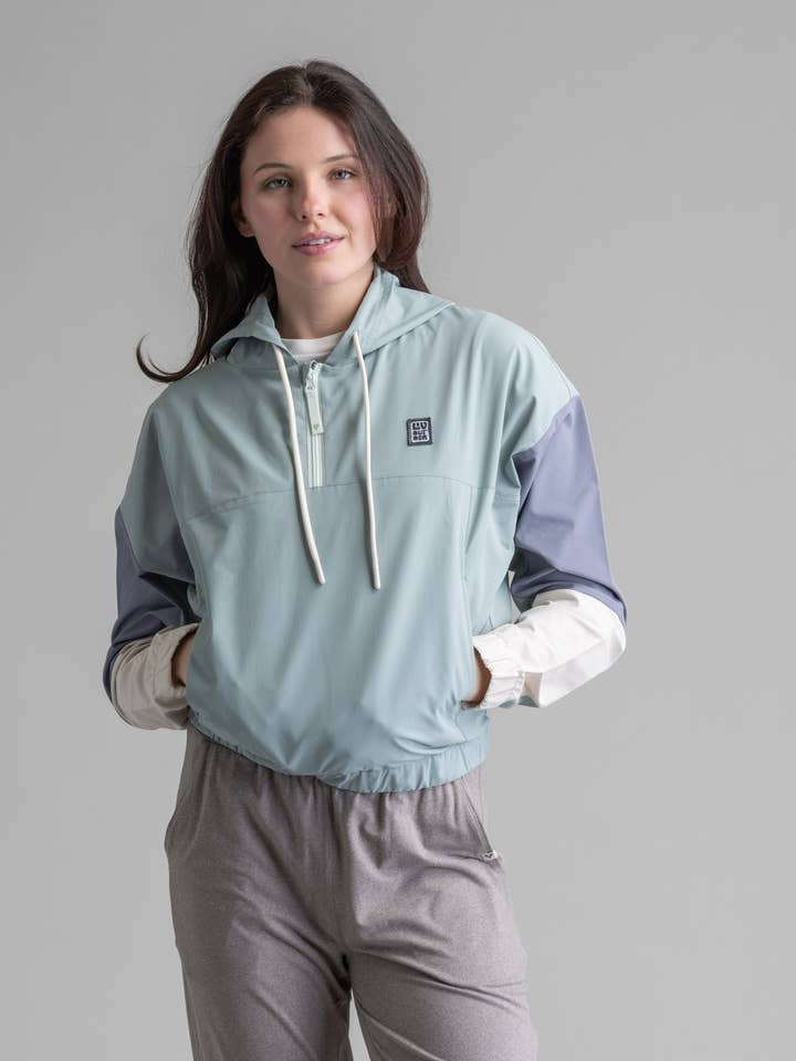 Dam Cenna Pullover Vindjacka Hoodie för wholesale av LIV Outdoor