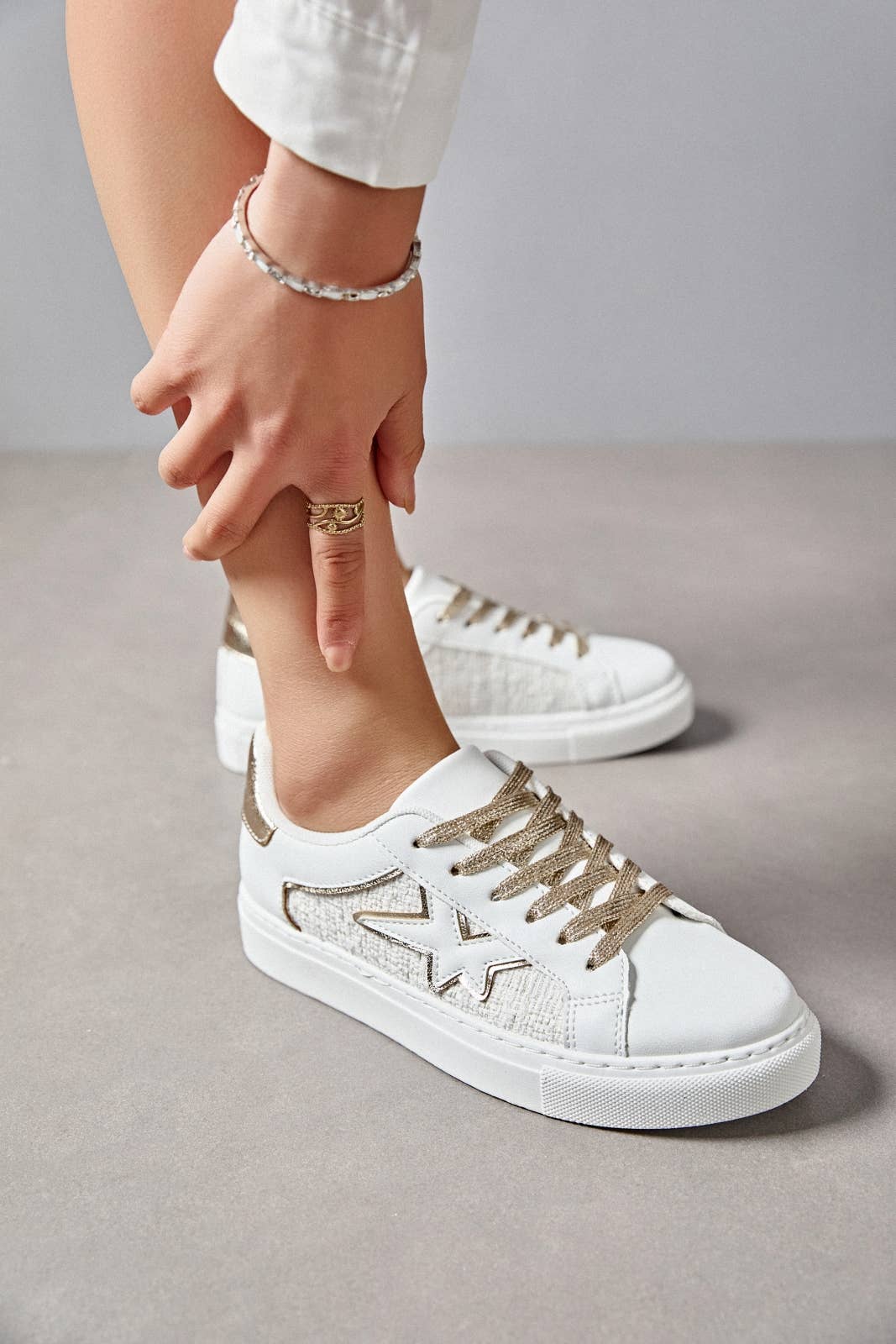 ERYNN - Wholesale Lifestyle Sneakers - Women's - LACED SNEAKER - Olympia32