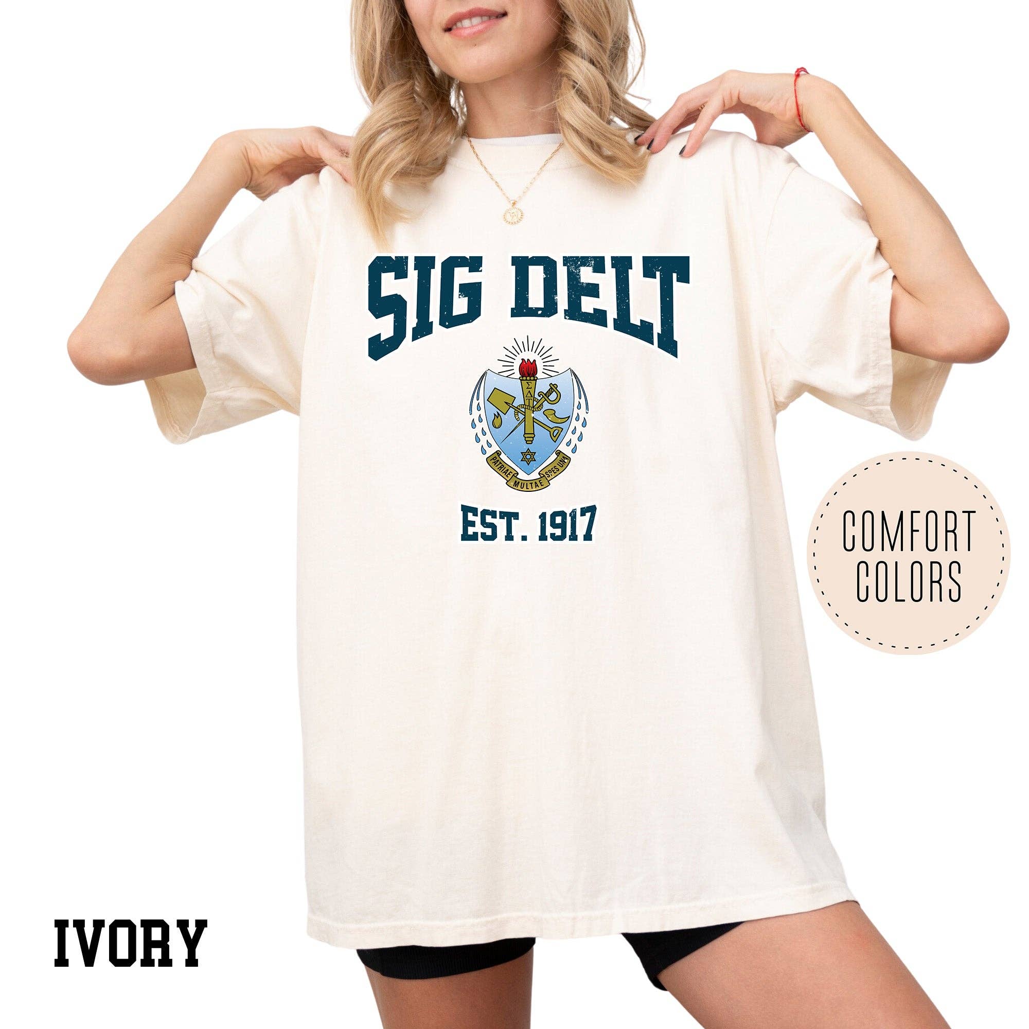 Kite and Crest - Vendita all'ingrosso Maglietta serigrafata - Donna - Maglietta della confraternita Legacy Luxe Comfort Colors21