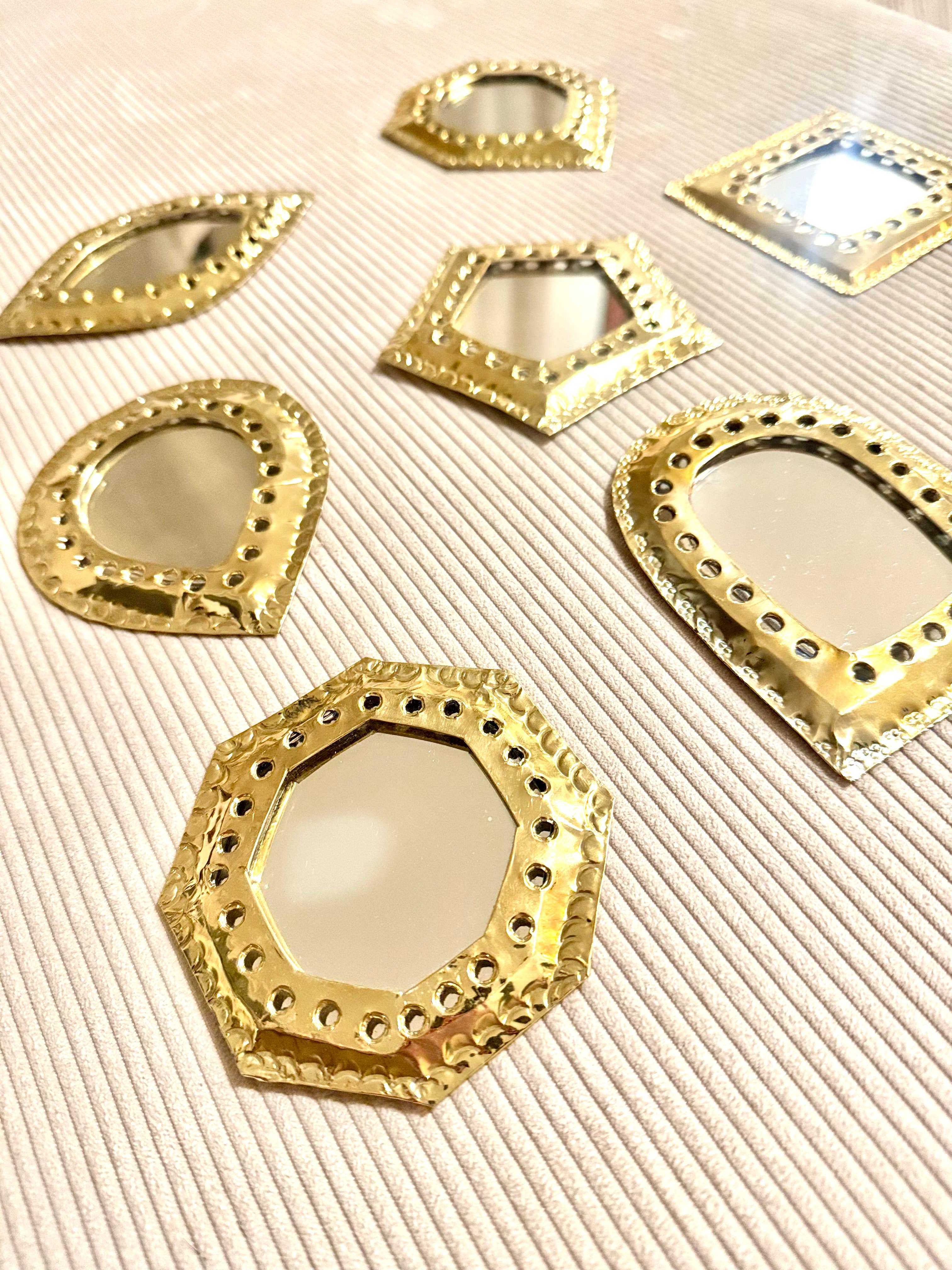 romeda - Vente Miroir mural - Miroirs décoration dorés, Miroir décoration murale en laiton10