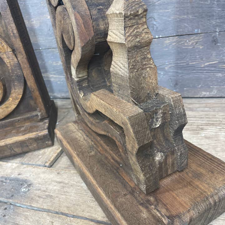 My Amigos Imports - Wholesale Bookend - Brookwood Farmhouse-Corbel-6.5Wx10.5Dx16H--Waxed Brown