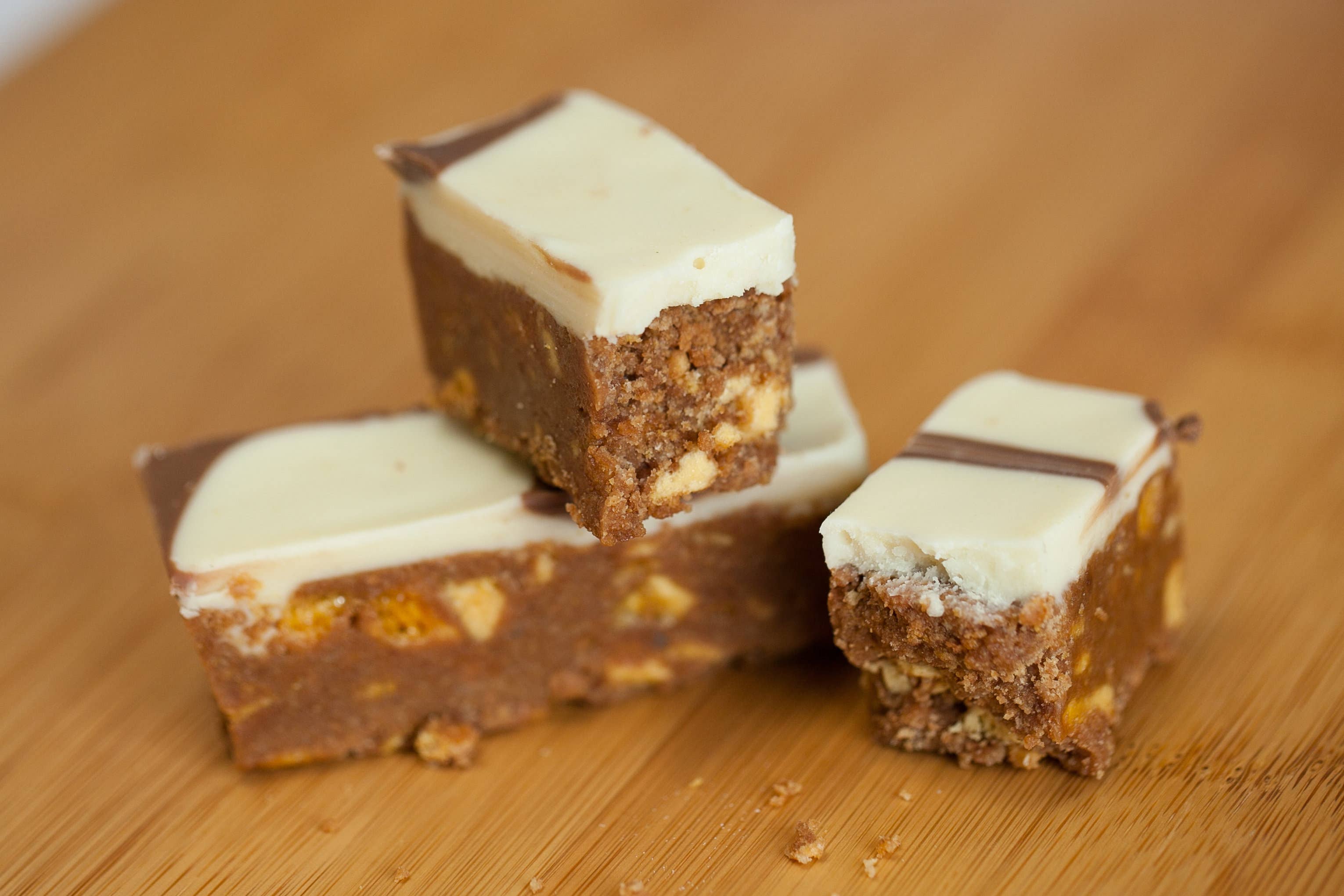 Holmes Bakery - Wholesale Chocolate bar - Holmes Bakery Honeycomb Bars1