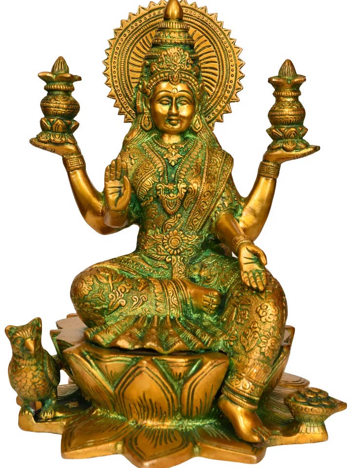 Déesse Lakshmi assise sur un lotus | Statue de la déesse Laxmi pour la vente par Exotic India Art
