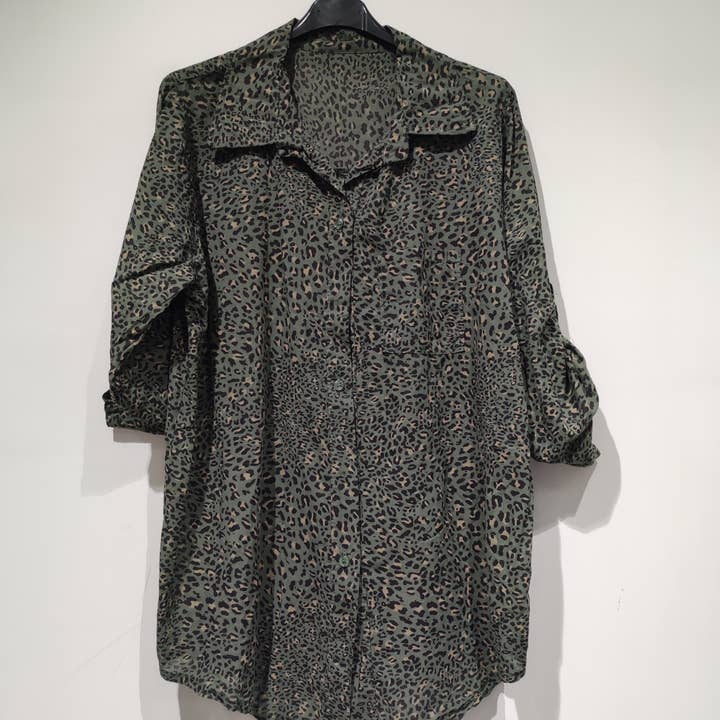 LISA Camicia leo - AH26 confezione e ulteriori Risultati per comprare abbigliamento firmato all'ingrosso. Resi gratuiti e termini di pagamento a 60 giorni su Faire in tendenza su Faire.