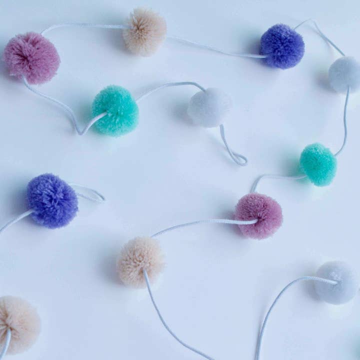 Guirlande Pompom Pastel pour la vente par Cherrysh Party - the new name for Pooka Party