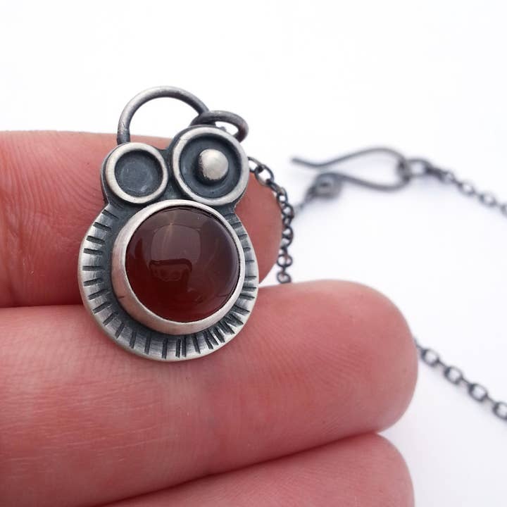 Collana Orbital in corniola per la vendita all'ingrosso da parte di Erin Austin Design