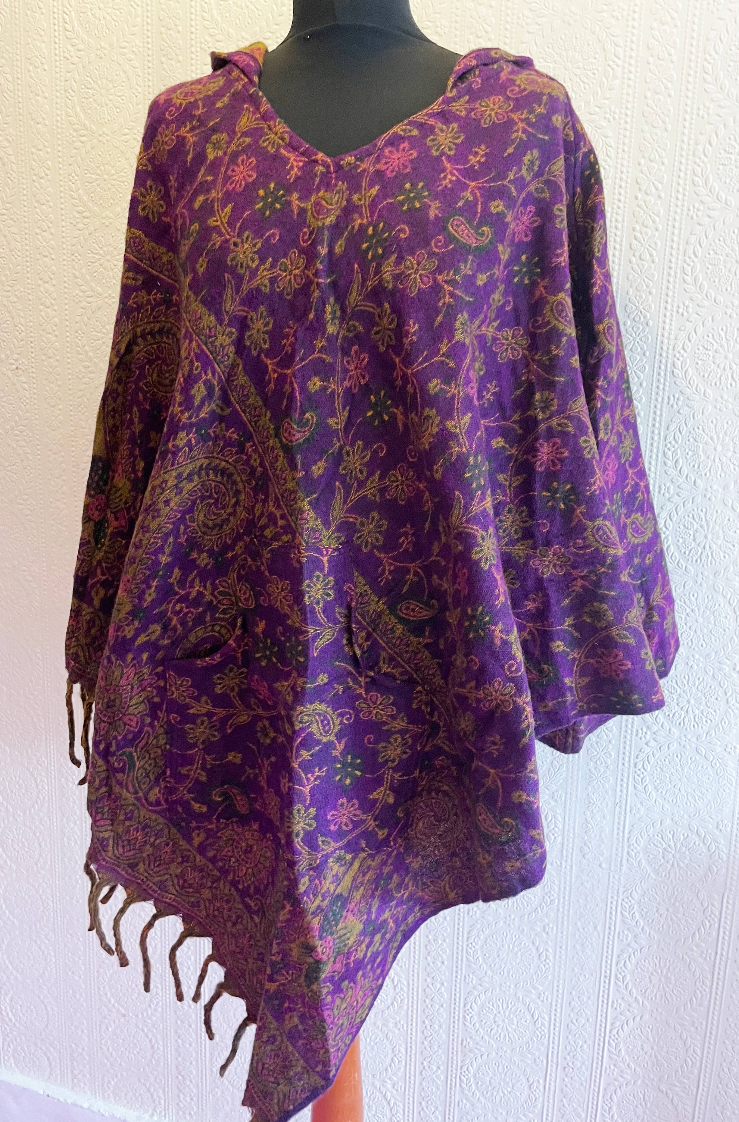 Emma's Emporium – wholesale Poncho – Unisex – AW15a Fleecy Hooded Poncho9