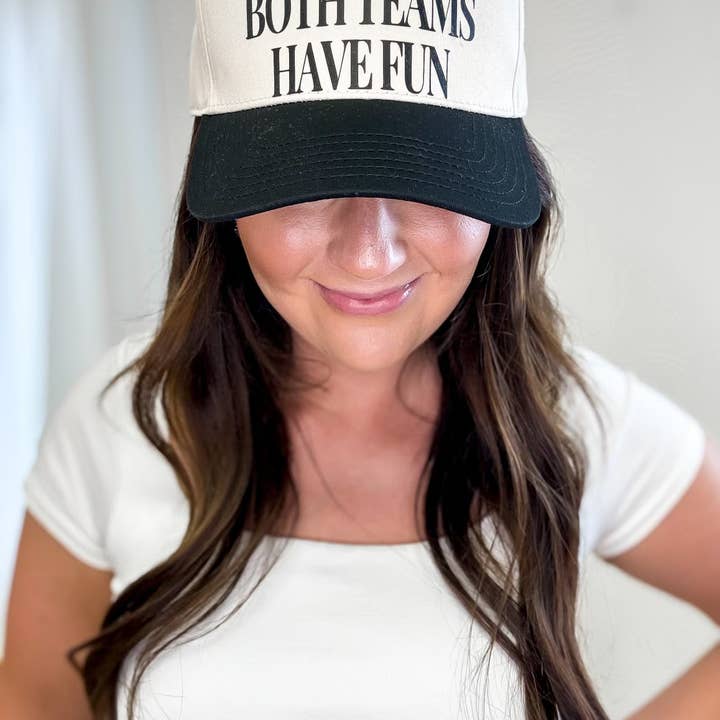 Hart and Hollow - Venta al por mayor Gorra trucker - Mujer - Solo espero que ambos equipos se diviertan Trucker Hat