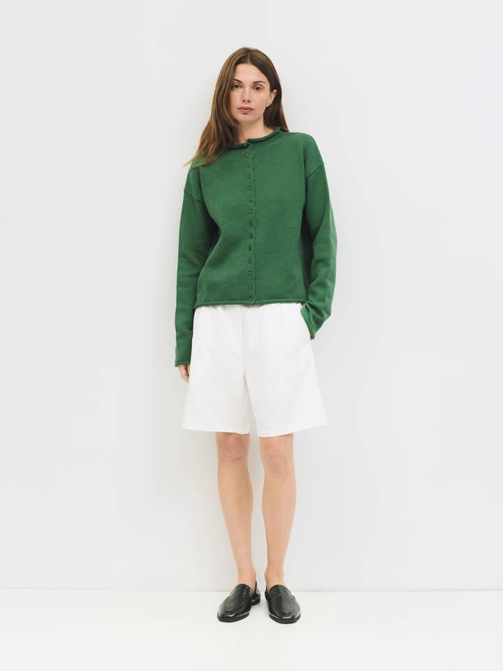 Le cardigan Marlo | Cardigan boutonné à ourlet brut pour la vente par MOD REF