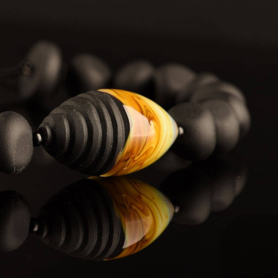 Mazzega Art & Design - Wholesale Beaded/Pearl Necklace - Calliope Necklace in Murano Glass. Large central chalcedony bead and 25 satin beads of 16 mm Length 53 cm. Made in Murano0