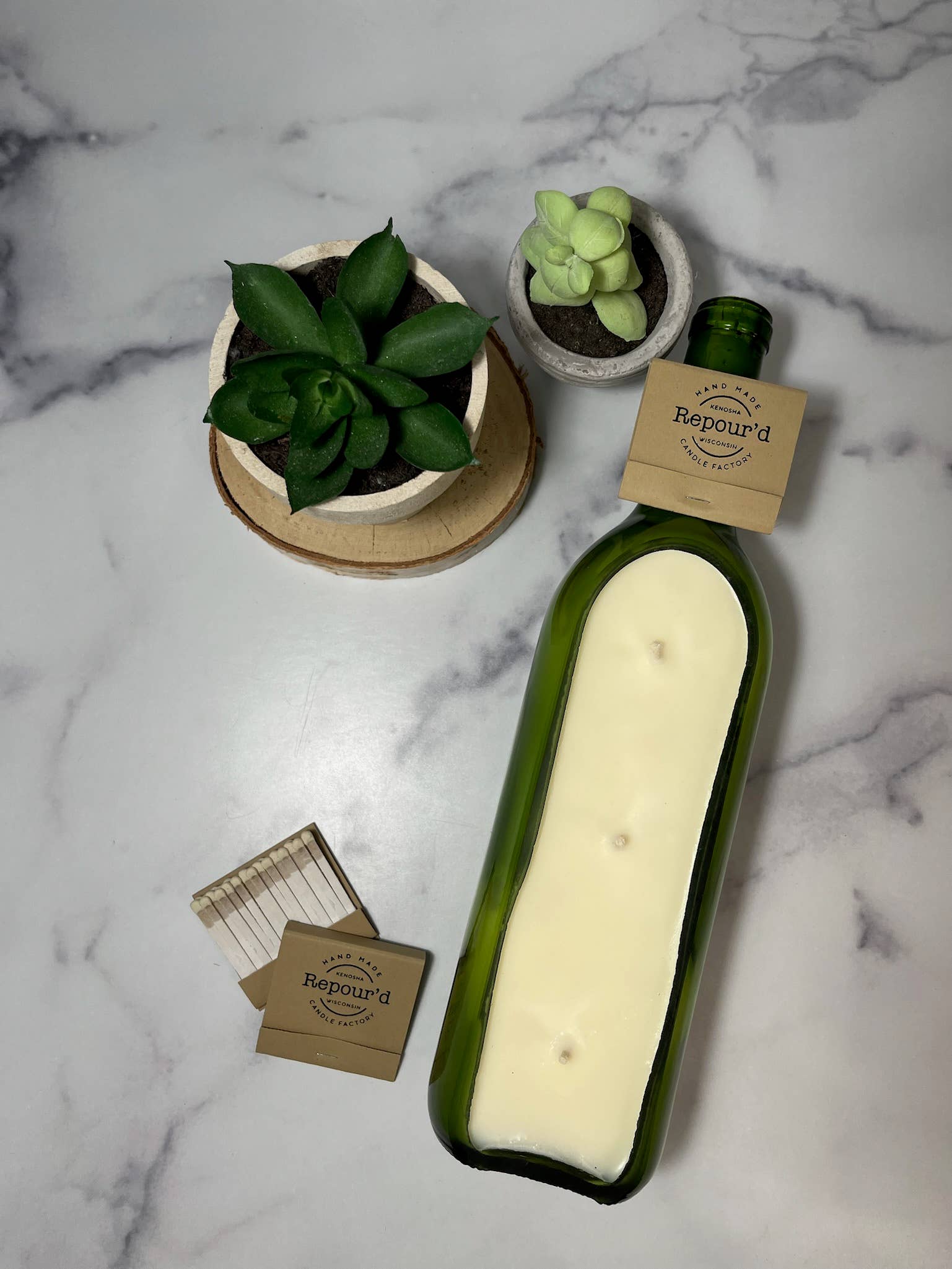 Feather and Flame Candle Co. - Wholesale Pot/gevulde kaars - Sideways wijnfleskaars met 3 lonten2