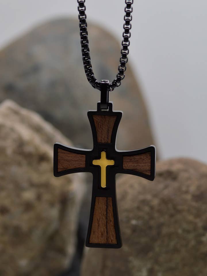 Colar Madeira/Cruz Preta-Colar Eden Merry por atacado de Eden Merry Jewelry by James Lawrence