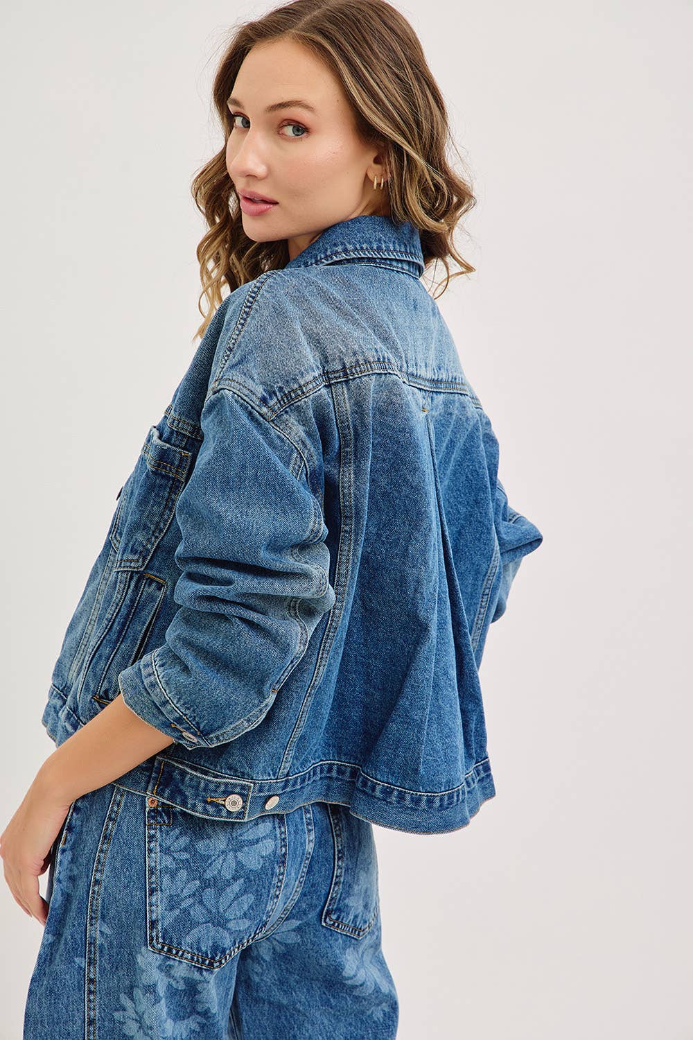 FLORAL PRINT DENIM BARREL JEANS for wholesale on Faire18