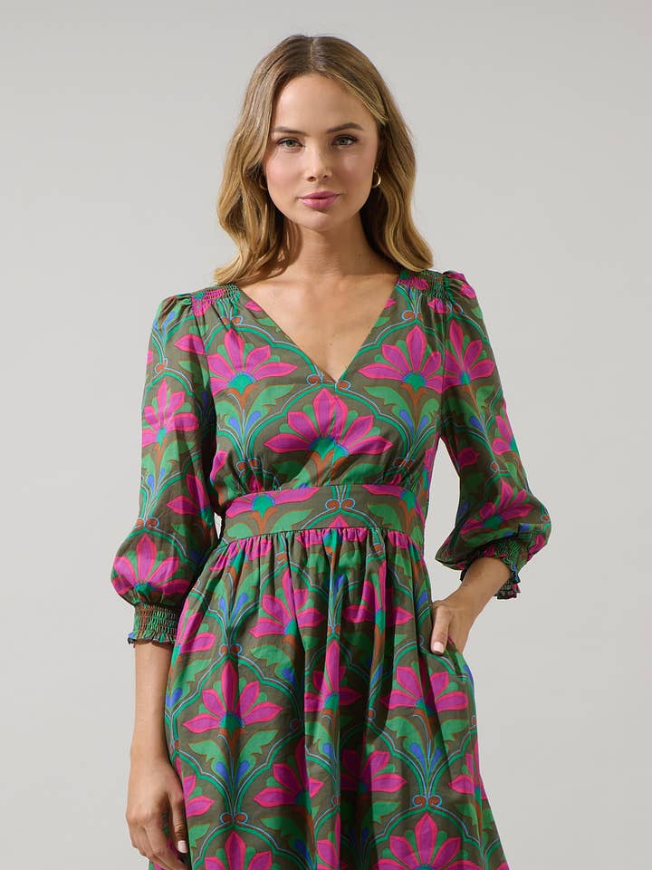 Robe Mini Évasée à Fleurs Yolis Smockée pour la vente par Sugarlips