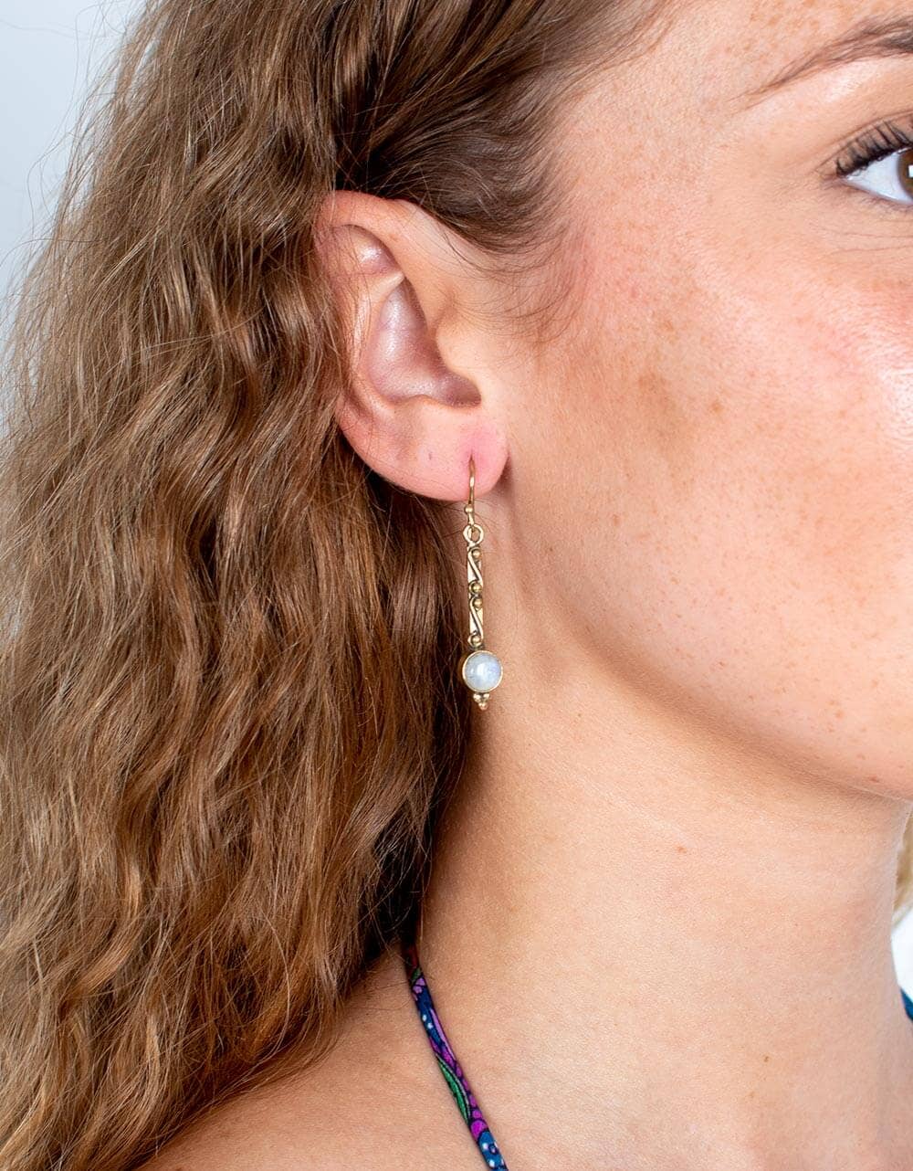 Oro amarillo Pendientes dorados con piedra artesanal | Kimago de venta al por mayor en Faire0