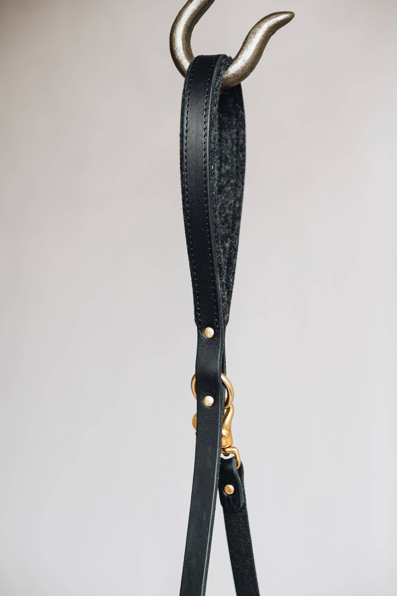 BAND&ROLL - Wholesale Pet Leash - Dog - LIGHTWEIGHT SHORT LEATHER LEASH. HITCH air6