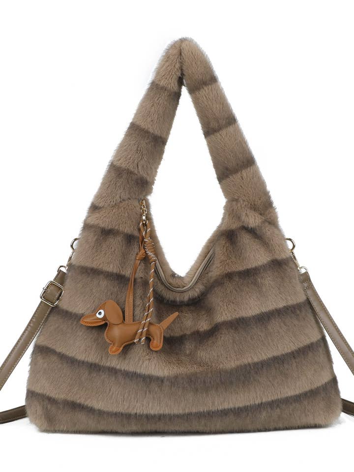 Sac cabas épaule texturé doux en fausse fourrure confortable pour la vente par Ellas Trading