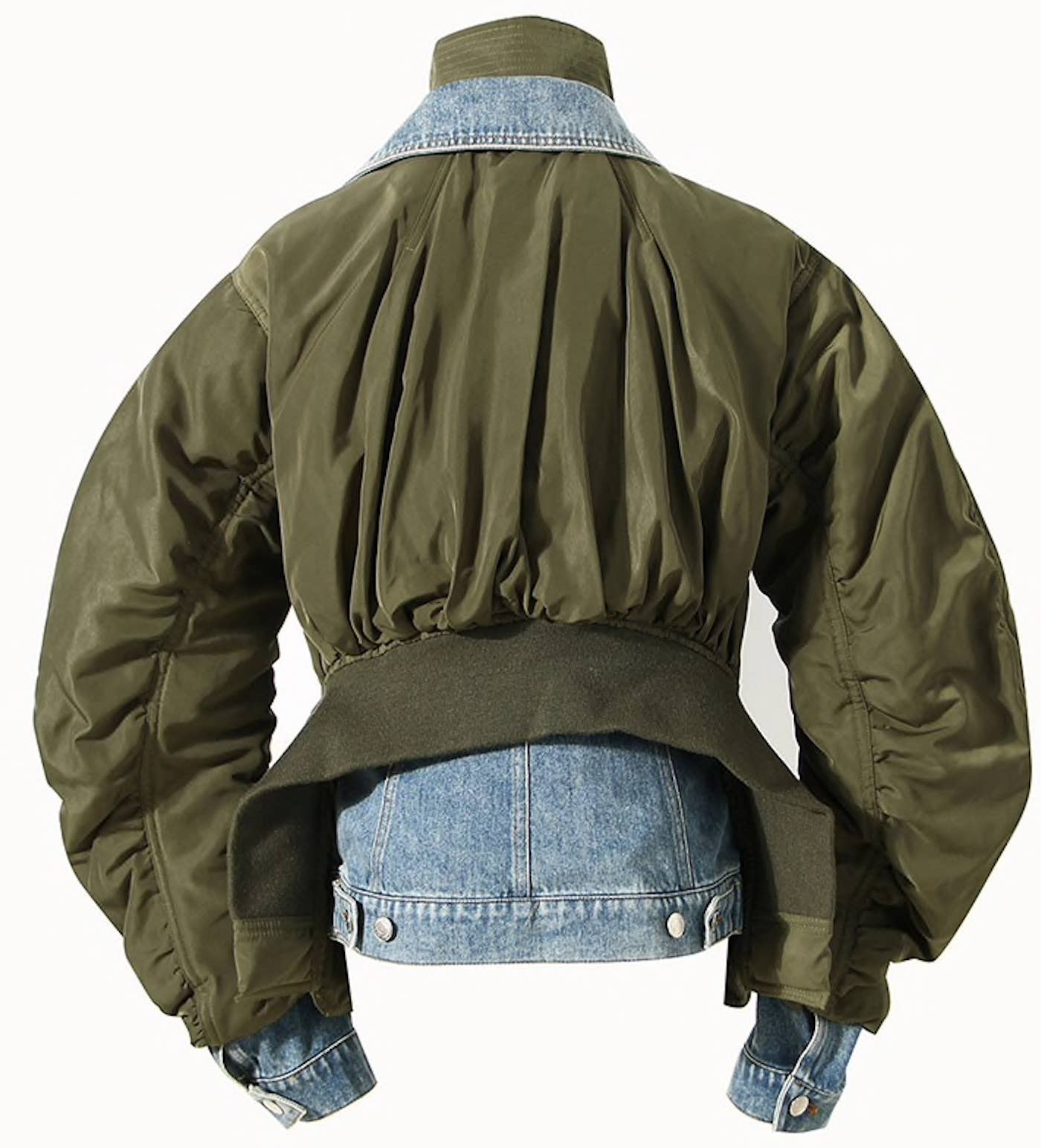 Luxe & Leather by Madonna & Co – Engroshandel Denimjakke - Dame – Statement Denimjakke med olivengrønne ærmer1