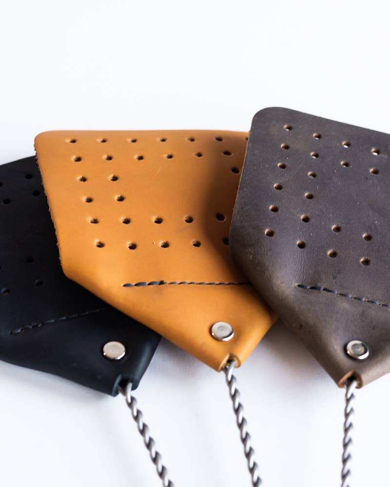 Millstream Home – wholesale Kitchen tool/gadget – The Leather Flyswatter1