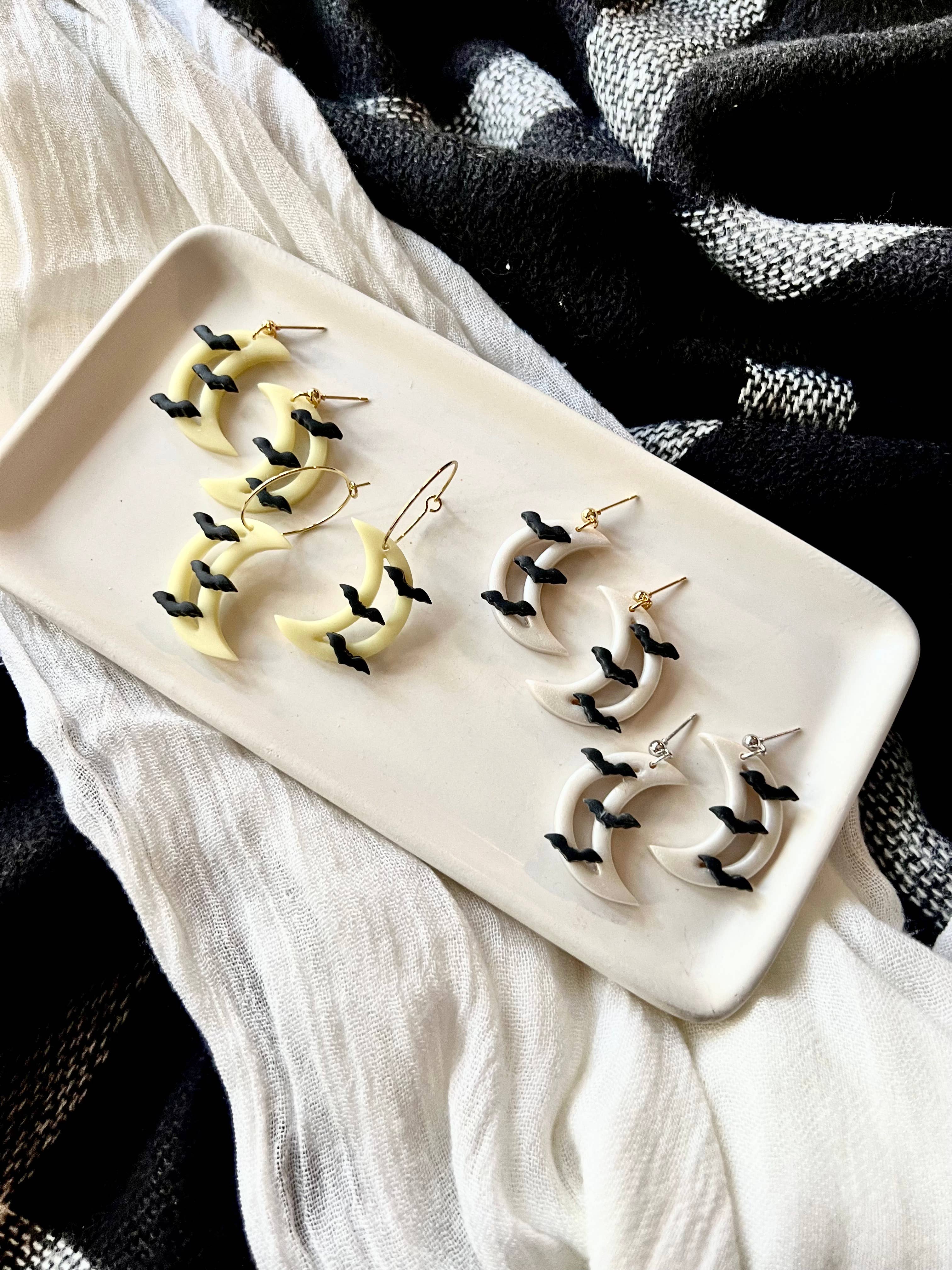 SeizeTheClayJewelry - Wholesale Hangende/ronde oorbellen - Vleermuis Maan Oorbellen, Maan Klei Oorbellen, Vleermuis Klei Oorbellen1