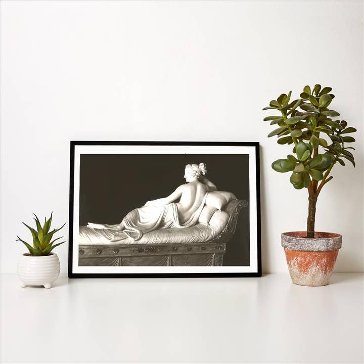 Found Image Press – Großhandel Kunstdruck – Kunstdruck BW-56 Römische Skulptur einer Frau auf einer Chaiselongue