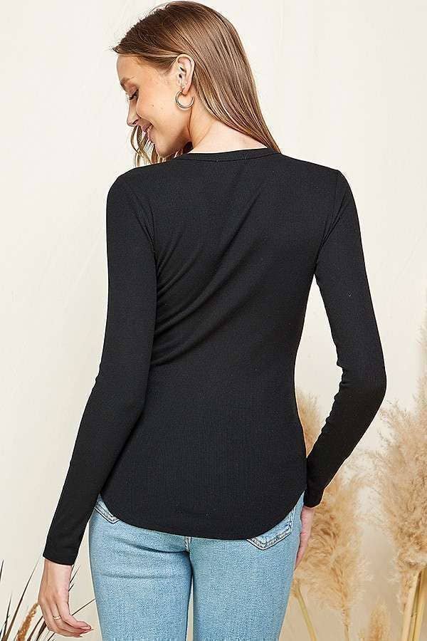 Heart & Hips – Engroshandel Skjorte med buttondown – til kvinder – RT47662L - HENLEY 2X2 RIB LANGÆRMET TOP2