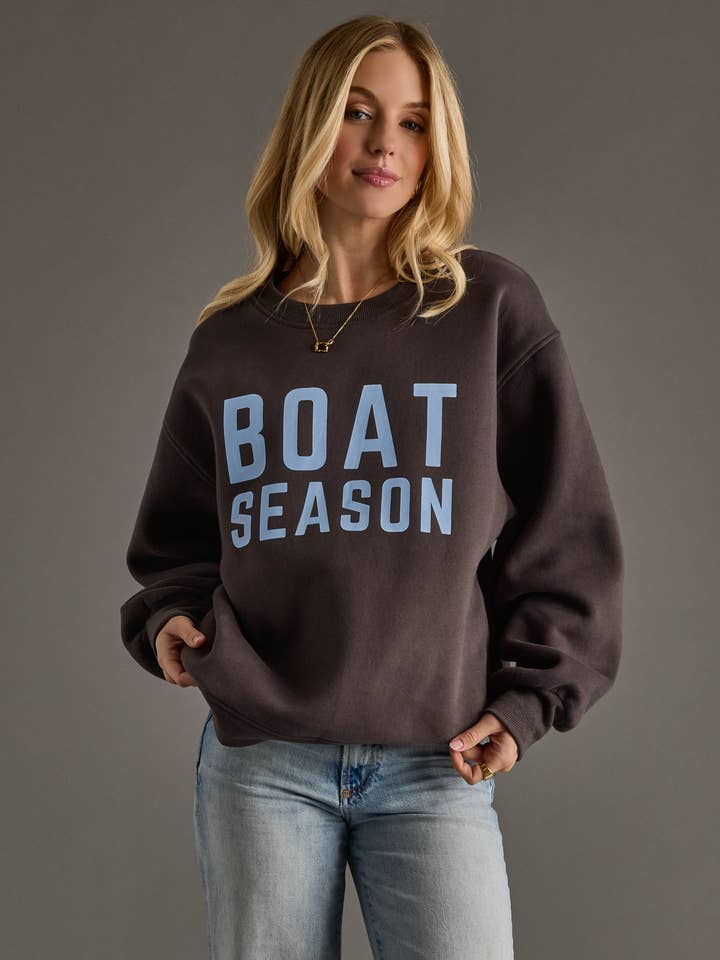 Bådsæson Sweatshirt for engroshandel hos Panache Apparel Co.