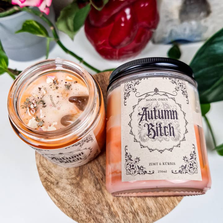 Duftkerze 'Autumn Bitch' - Zimt & Kürbis für den Großhandel von Moon Omen