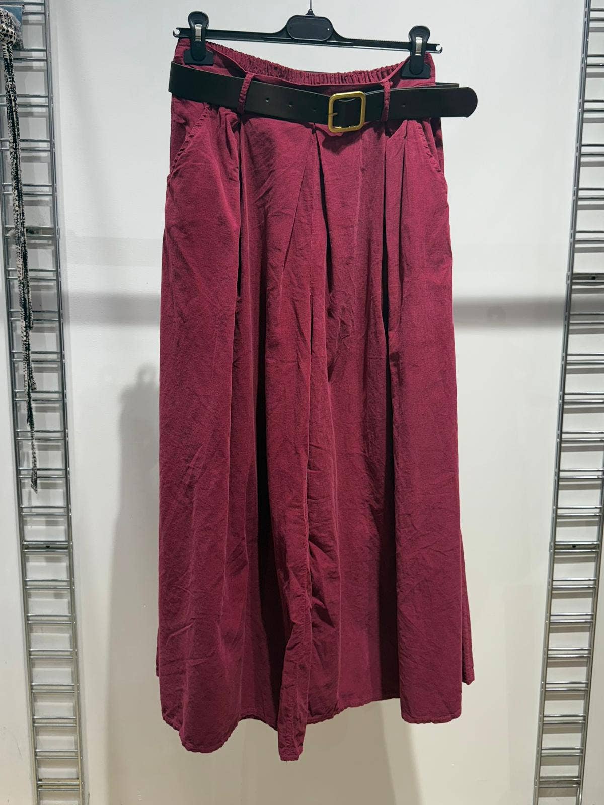 NOELINE - Venta al por mayor Pantalones - Mujer - Pantalones de terciopelo plisados con cinturón 305226