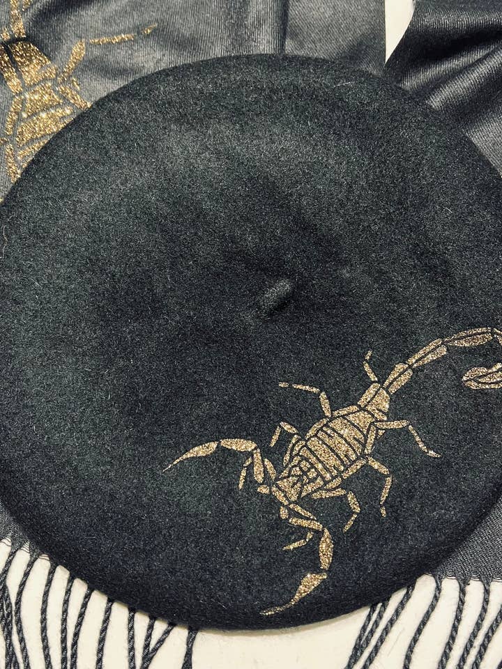 Veganistische baret - Scorpion voor wholesale door Witchwood Bags