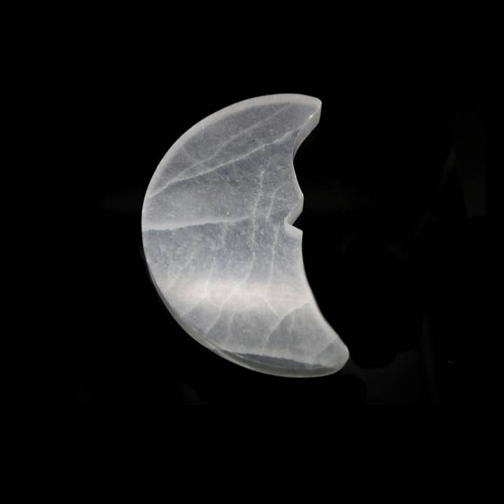 Piastra di ricarica Moon Face Selenite (5 pollici) per la vendita all'ingrosso da parte di Designs by Deekay Inc.