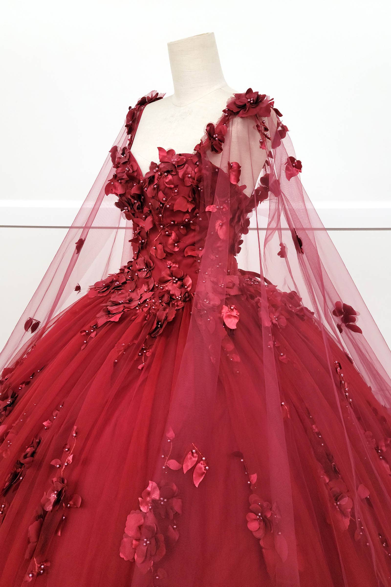 Chicas – Vestido comprido - Mulher por atacado – Vestido de Quinceanera com Flores e Capa com Abertura CHF30187