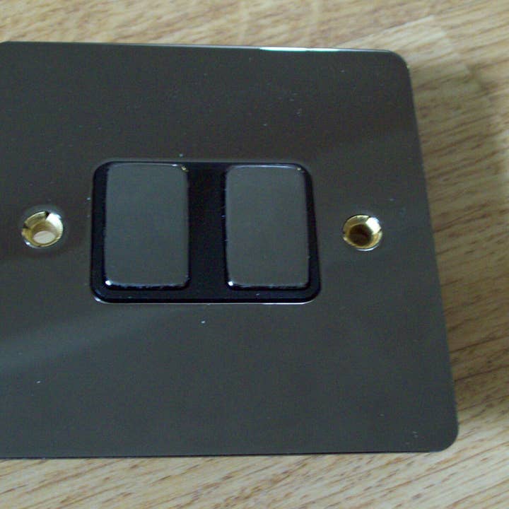 svart nickel byta platta 2 gäng 2 sätt ljus strömbrytare för wholesale av IronmongeryWorld