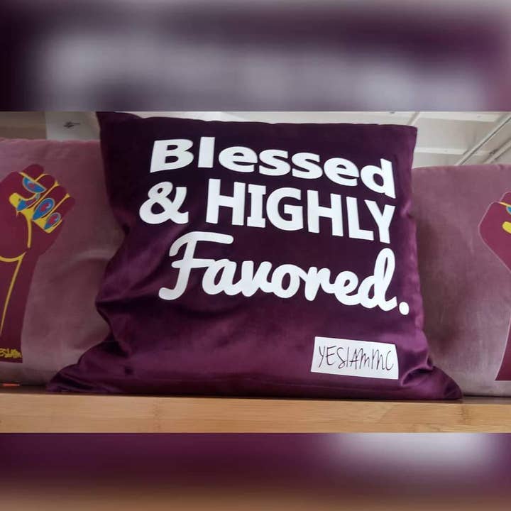 Gezegend en zeer geliefd kussen voor wholesale door Yes I Am Clothing