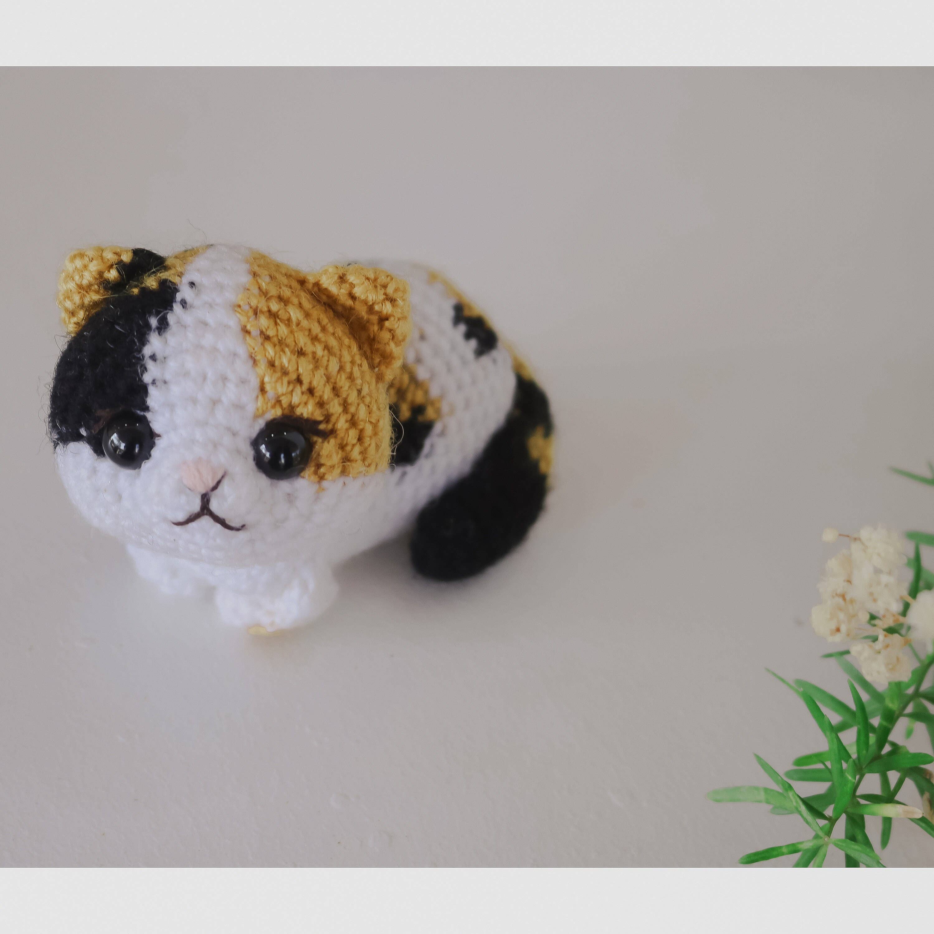 TOMOPOD LLC – wholesale Stuffed/plush toy – Kids & baby – Cute Crochet Calico Cat, Amigurumi My Little Lucky The Cat2