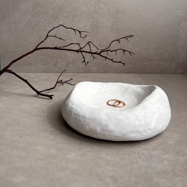 Minimal Loot Design - Vente Plateaux décoratifs - Plateau en béton FLOWY, bol asymétrique, plateau Catch All, présentoir à bijoux moderne, plat épais, plateau à bibelots, plat à bulles, décor en béton incurvé