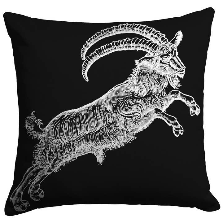 Quadratisches Dekokissen „Live Deliciously“ | Witch Black Phillip für den Großhandel von Bleak Boutique