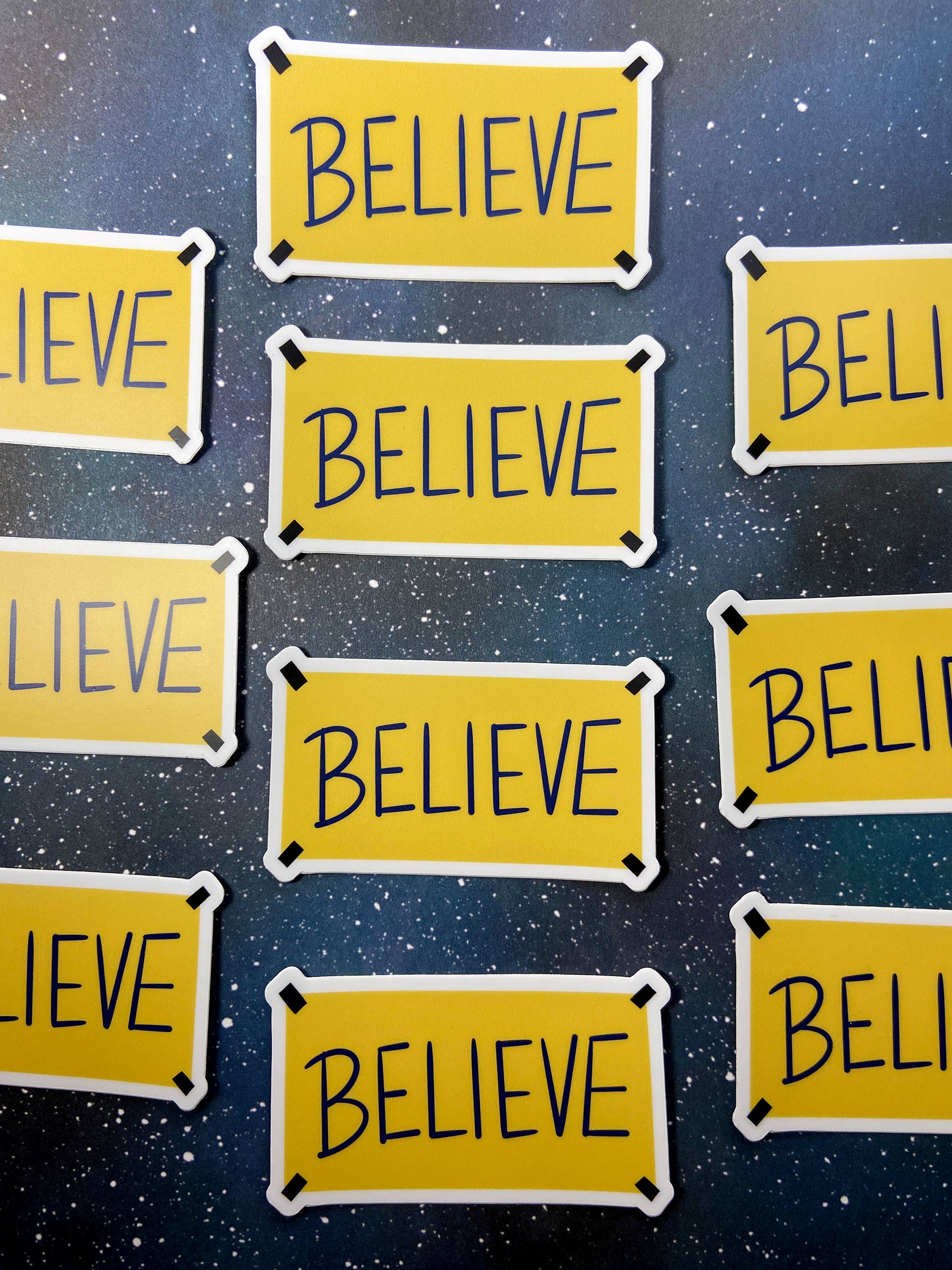 The Red Swan Shop – Großhandel Wandtattoo/-sticker – Vinyl-Aufkleber „Believe“ Ted Lasso Umkleideraum-Schild1