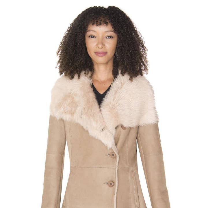 Manteau en daim pour femmes en shearling Merino avec col Toscana-Hanoi pour la vente par Infinity Leather (Upperclass Fashions Ltd)