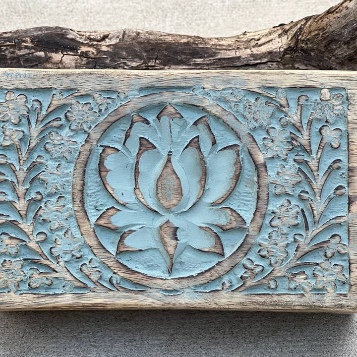Lungta Imports - Vente Boîte/rangement à bijoux - Boîte en bois sculptée à la main avec motif lotus pour bijoux et montres7