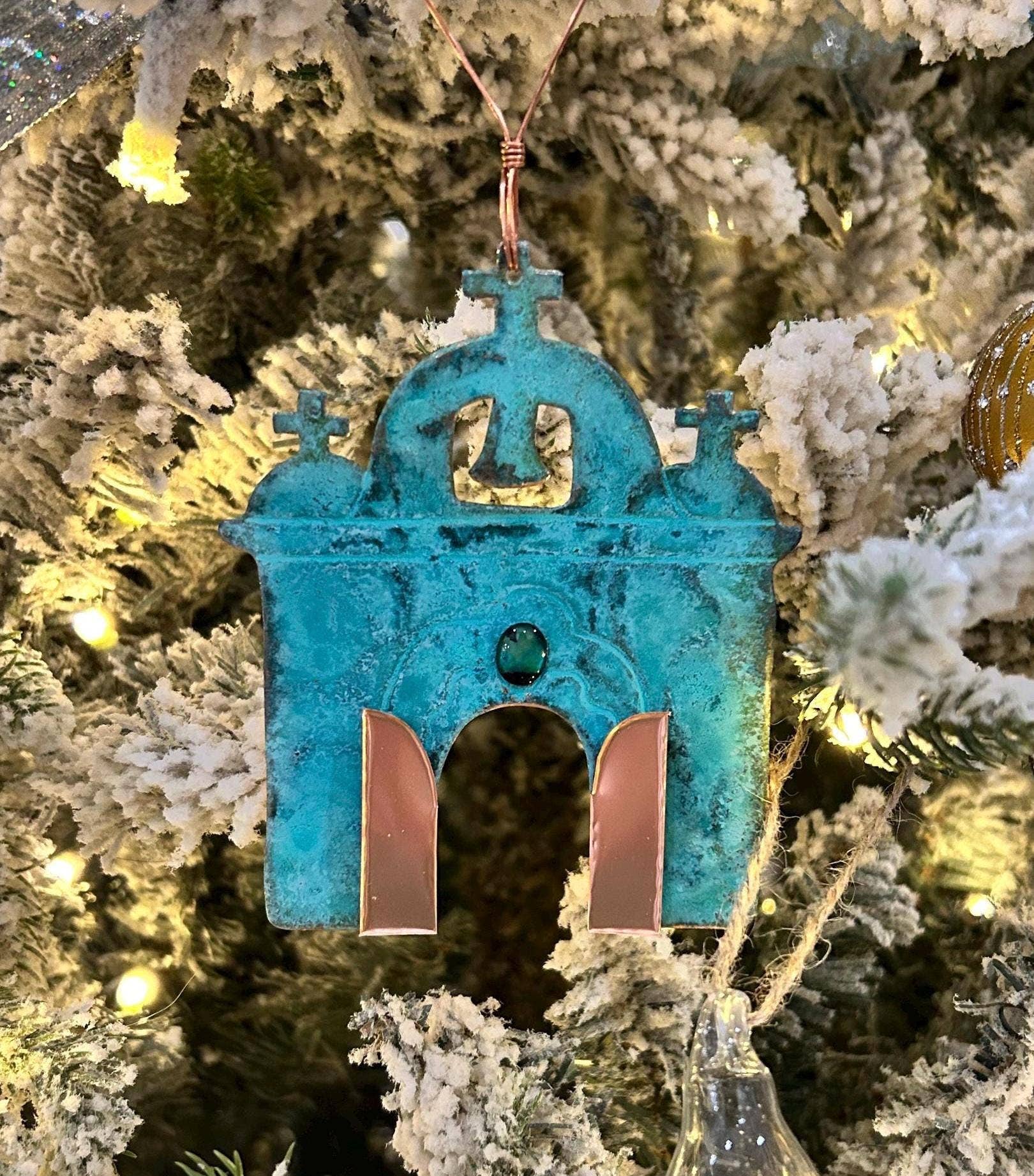 Dos Damas Designs - Vente Objets de décoration - Ornement de Noël en cuivre de l'église Mission7